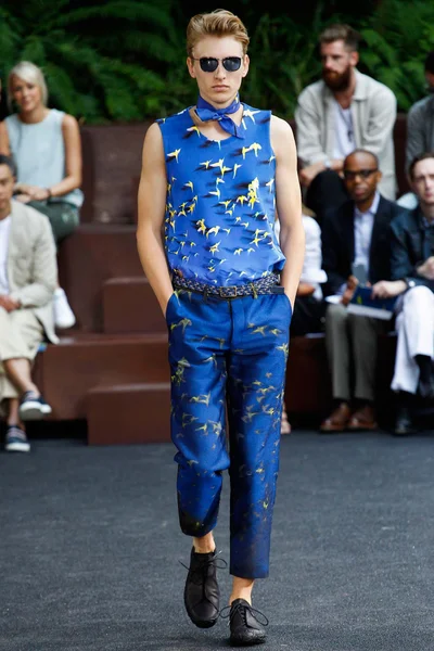 Look 3